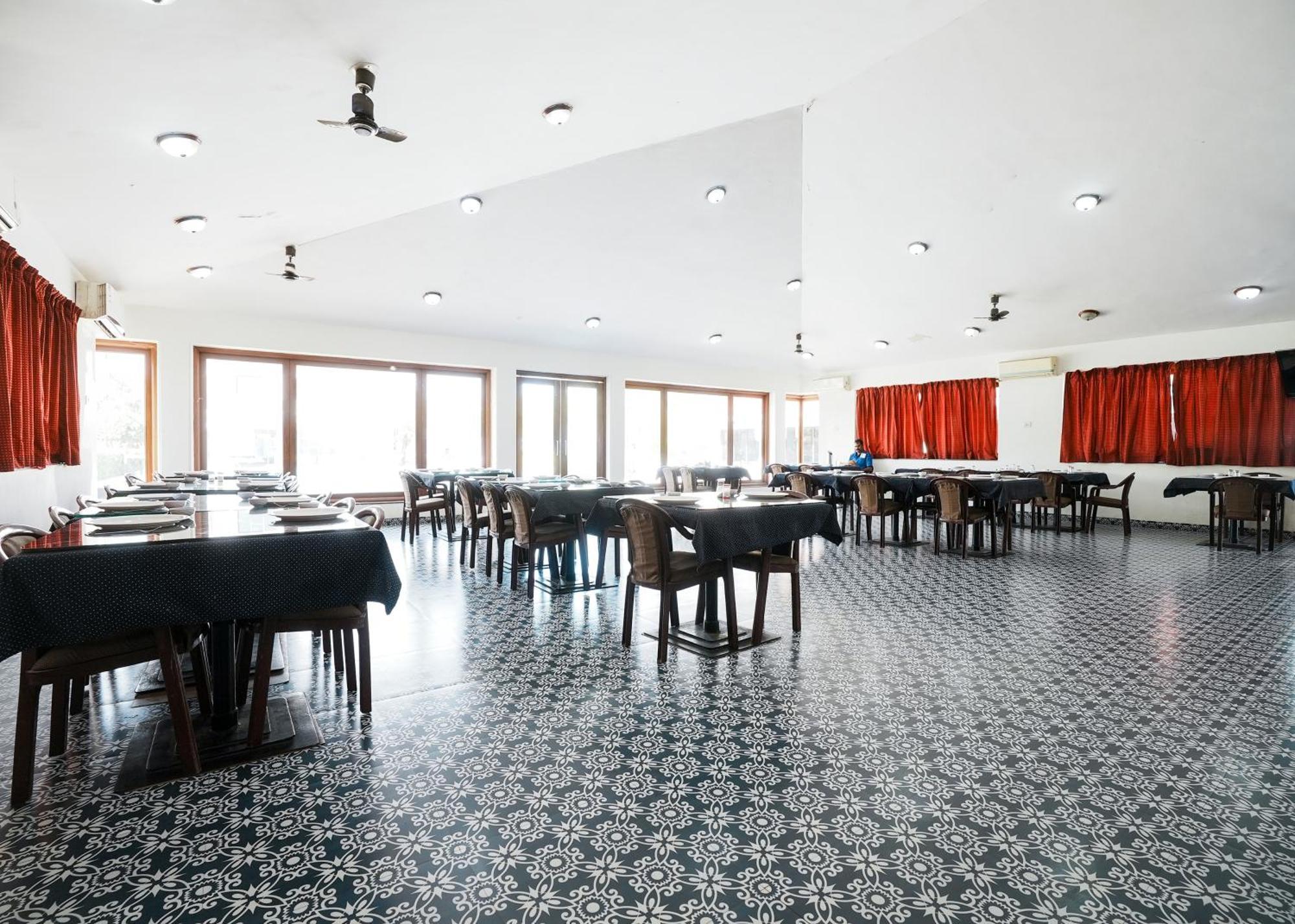 Rupis Resort Near Udaipur Airport Dabok エクステリア 写真