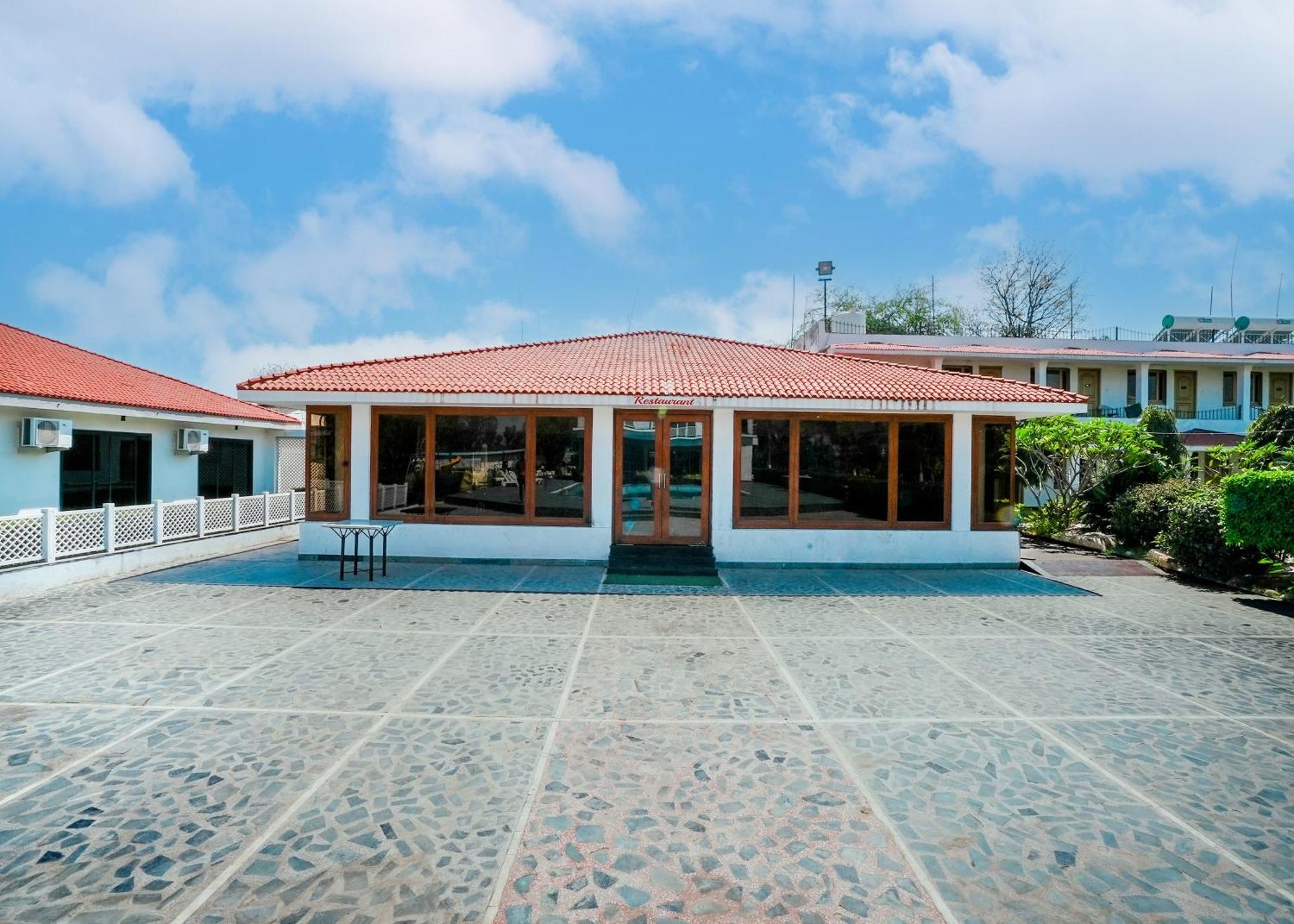Rupis Resort Near Udaipur Airport Dabok エクステリア 写真