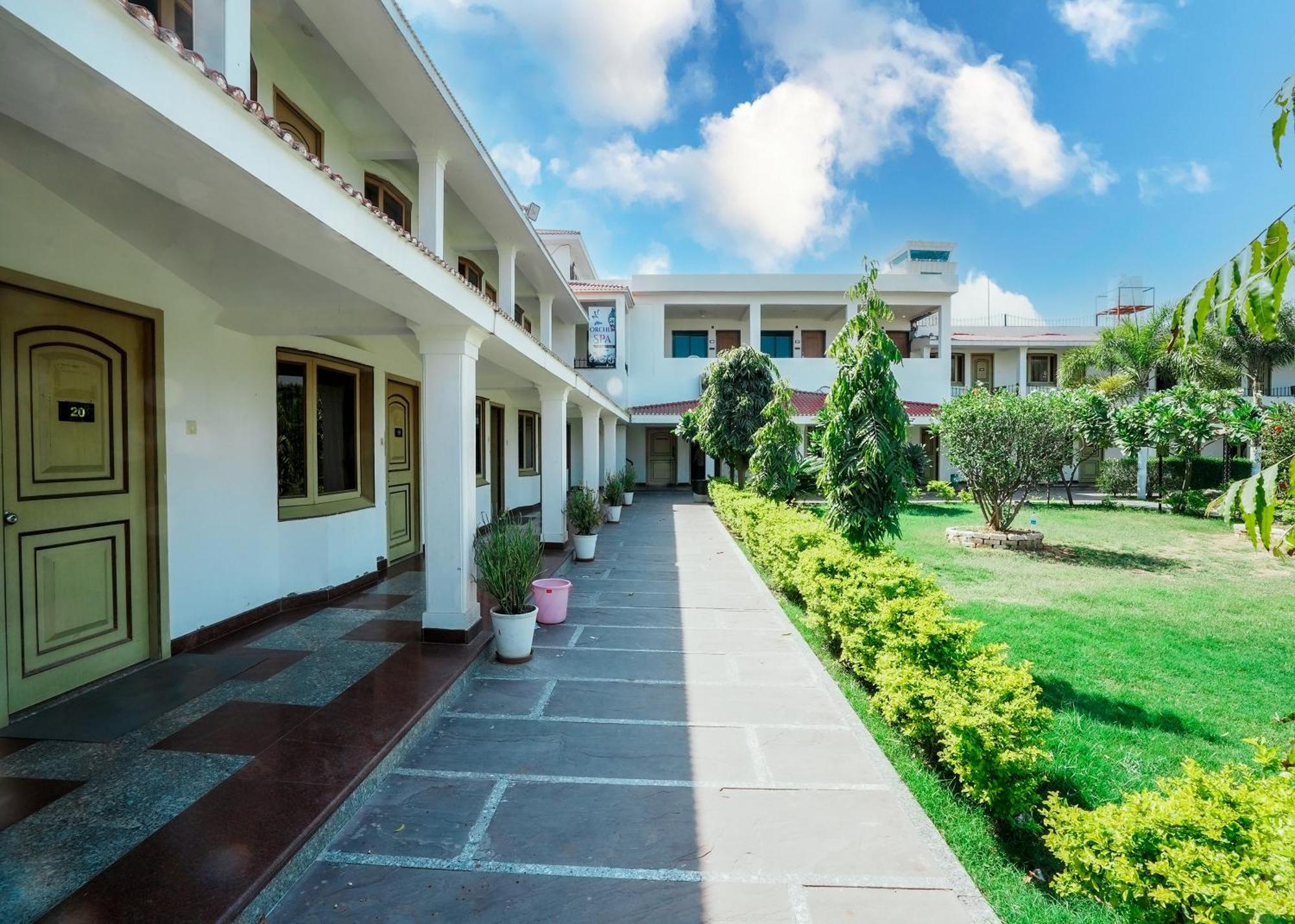 Rupis Resort Near Udaipur Airport Dabok エクステリア 写真