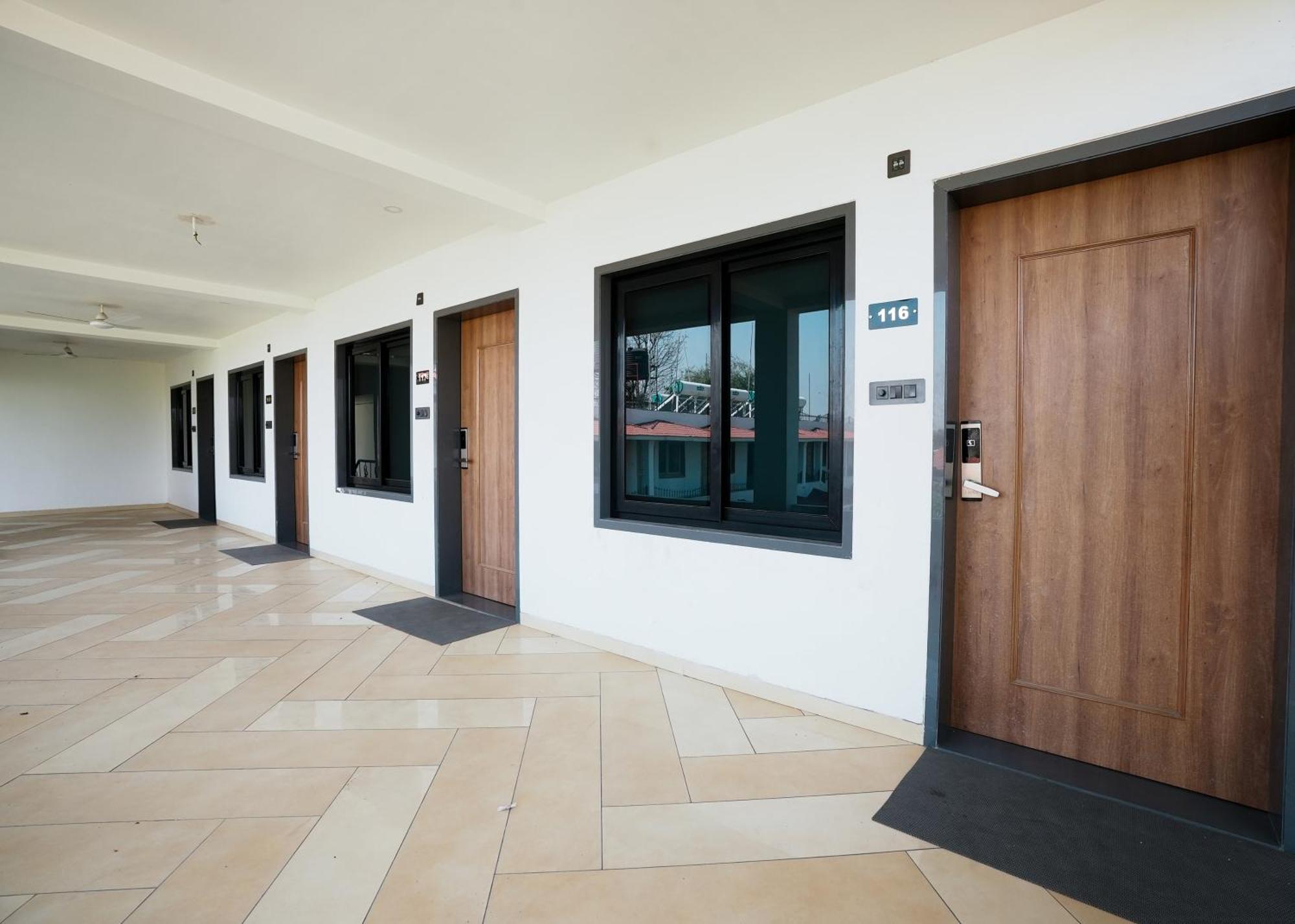 Rupis Resort Near Udaipur Airport Dabok エクステリア 写真