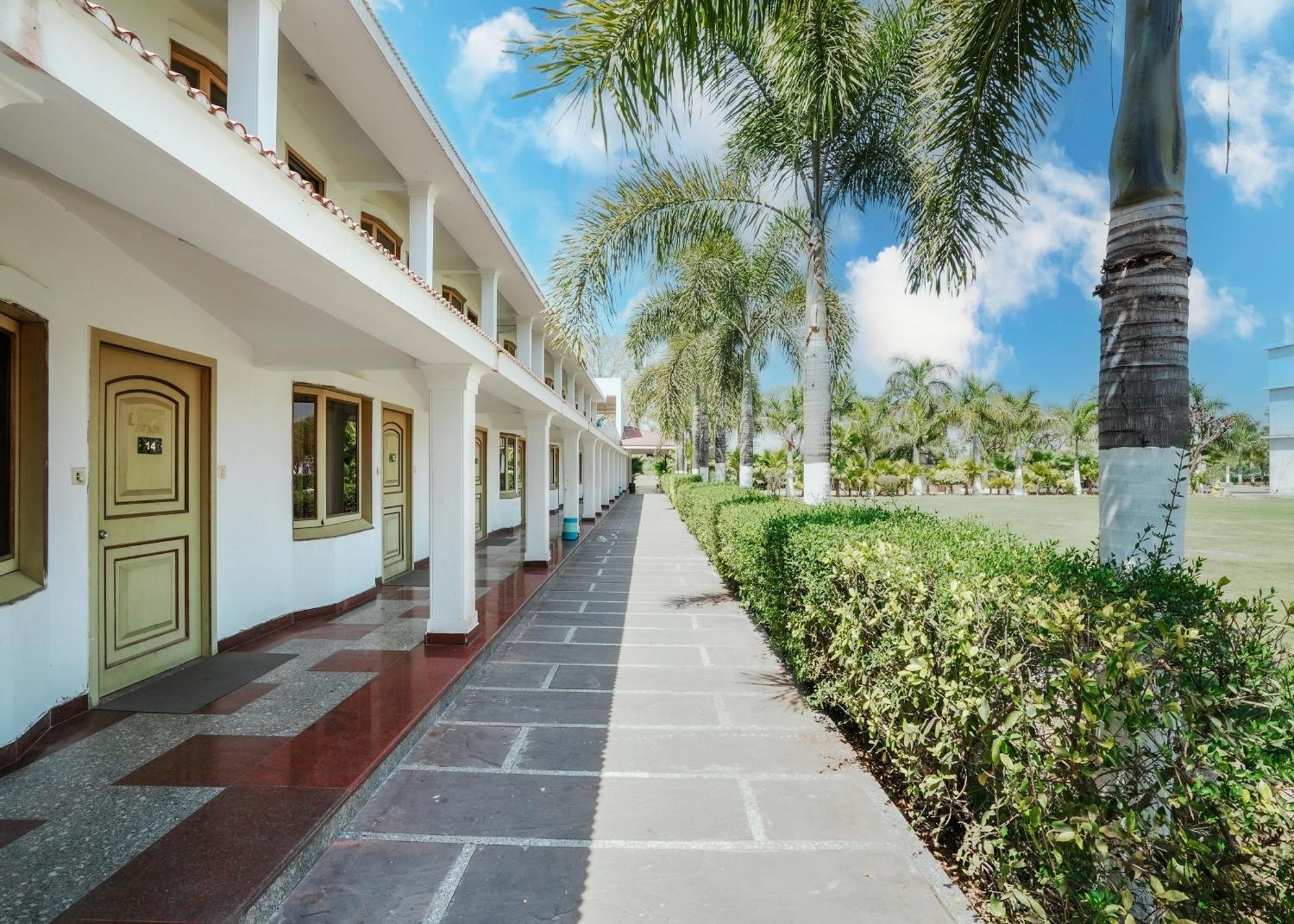 Rupis Resort Near Udaipur Airport Dabok エクステリア 写真