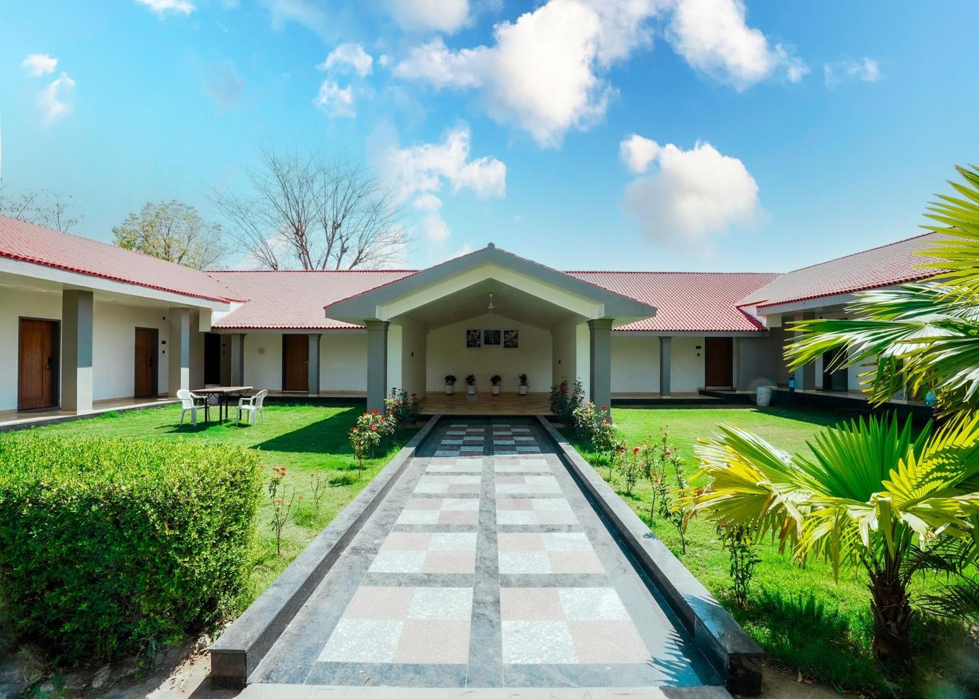 Rupis Resort Near Udaipur Airport Dabok エクステリア 写真