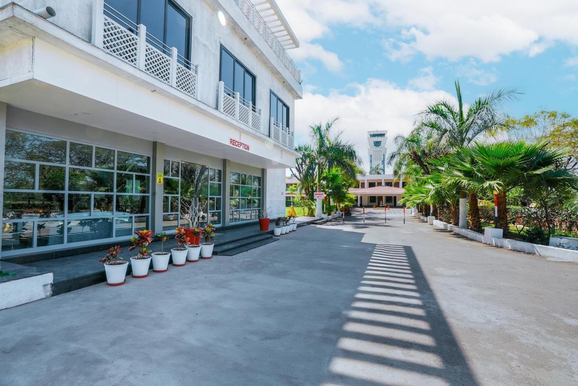 Rupis Resort Near Udaipur Airport Dabok エクステリア 写真